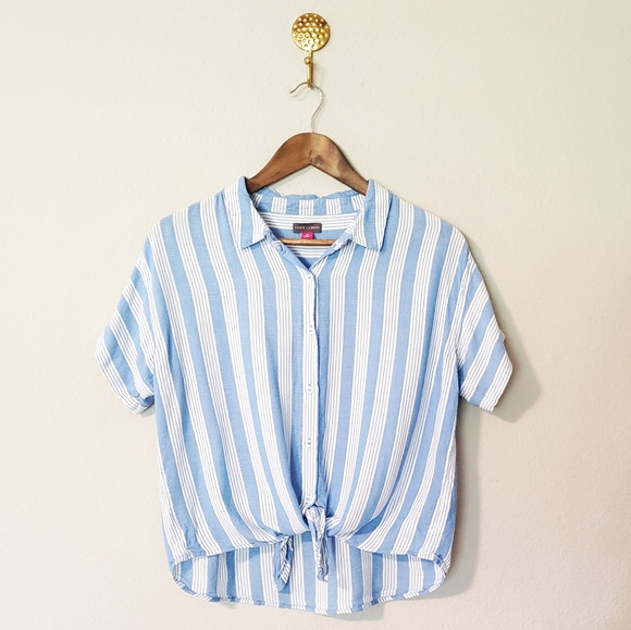 Vince Camuto Tops - 5/$20 Charisma Pathway Button Down Shirt 